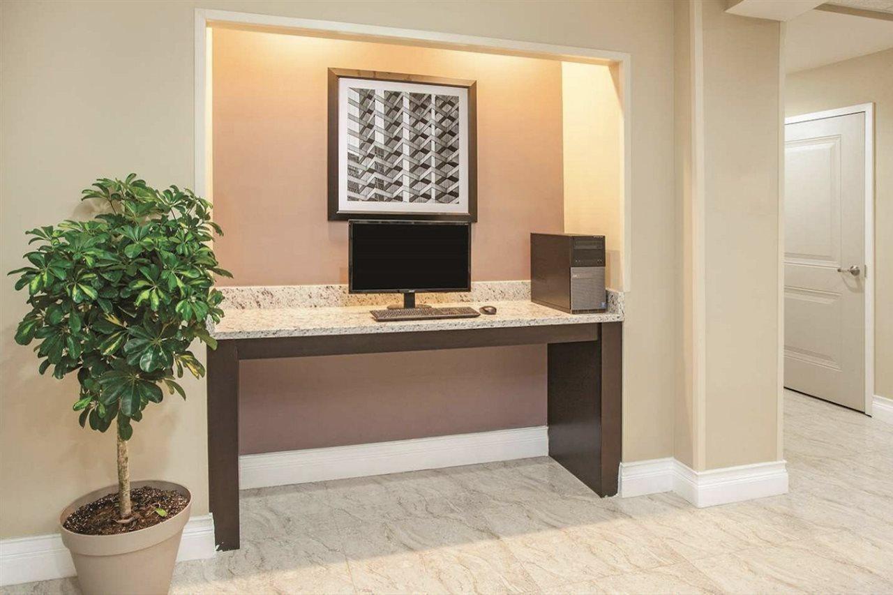 La Quinta Inn & Suites Far Rockaway - Beach Hotel New York Ngoại thất bức ảnh