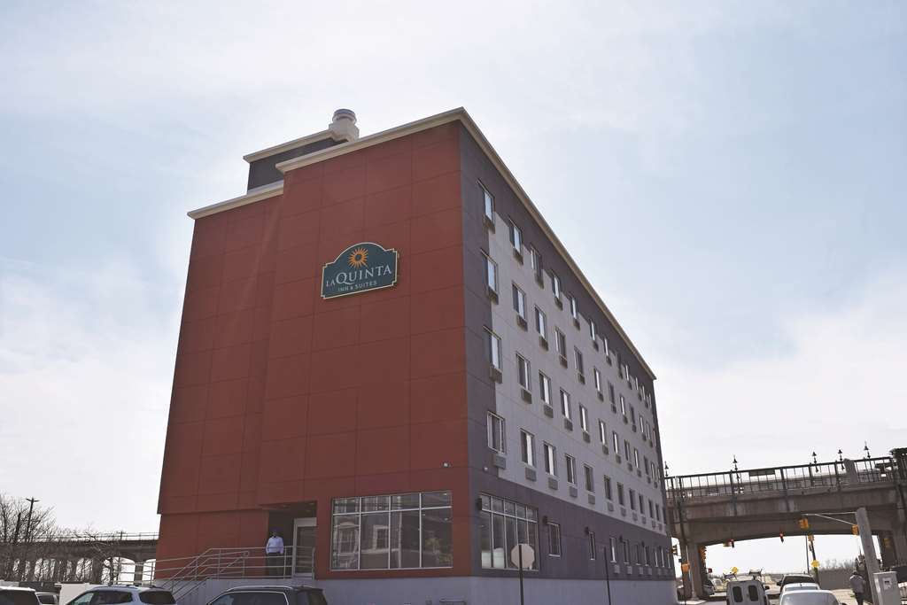 La Quinta Inn & Suites Far Rockaway - Beach Hotel New York Ngoại thất bức ảnh