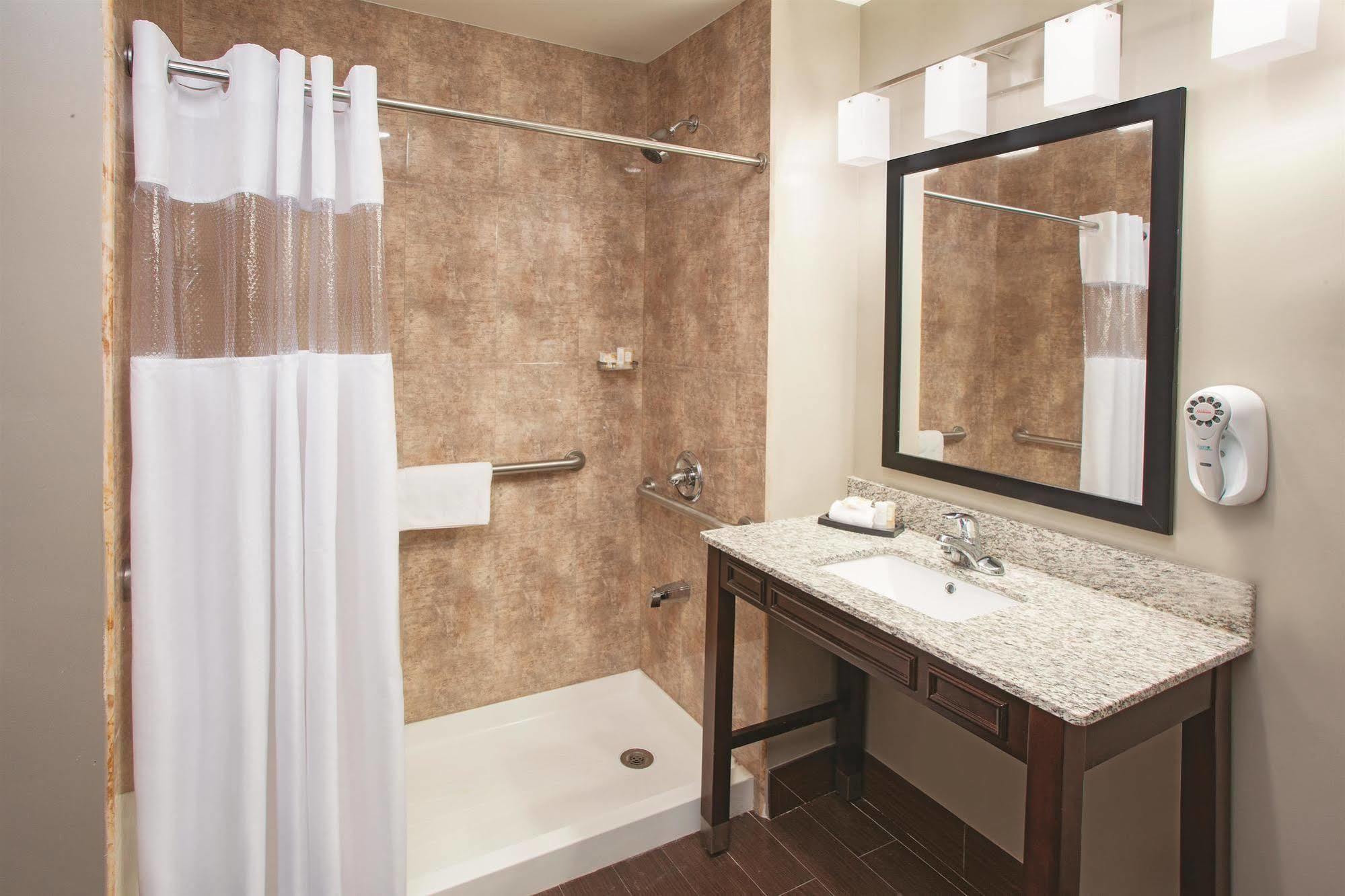 La Quinta Inn & Suites Far Rockaway - Beach Hotel New York Ngoại thất bức ảnh